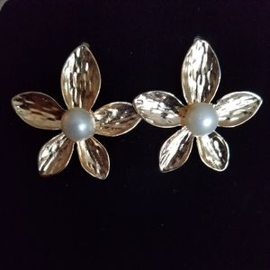 Yellow daisy earring, Flower earring